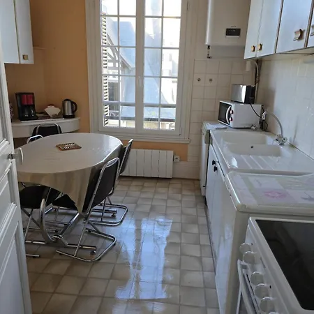 Les Embruns - Le Port *