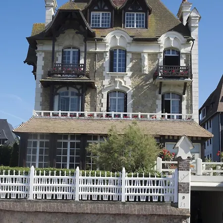 Les Embruns - Le Port * Deauville