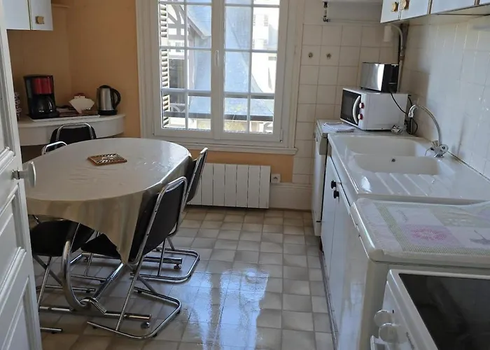 Les Embruns - Le Port *