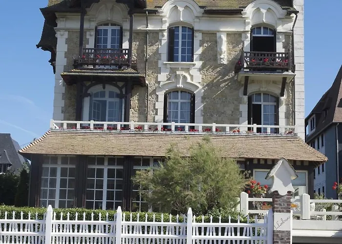 Les Embruns - Le Port * Deauville